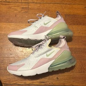 Nike women’s Airmax 270